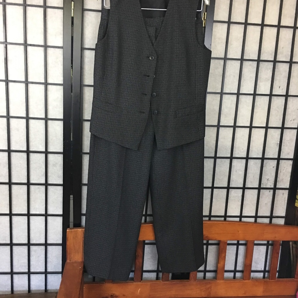 Kasper 3-piece carreer suit size 4P